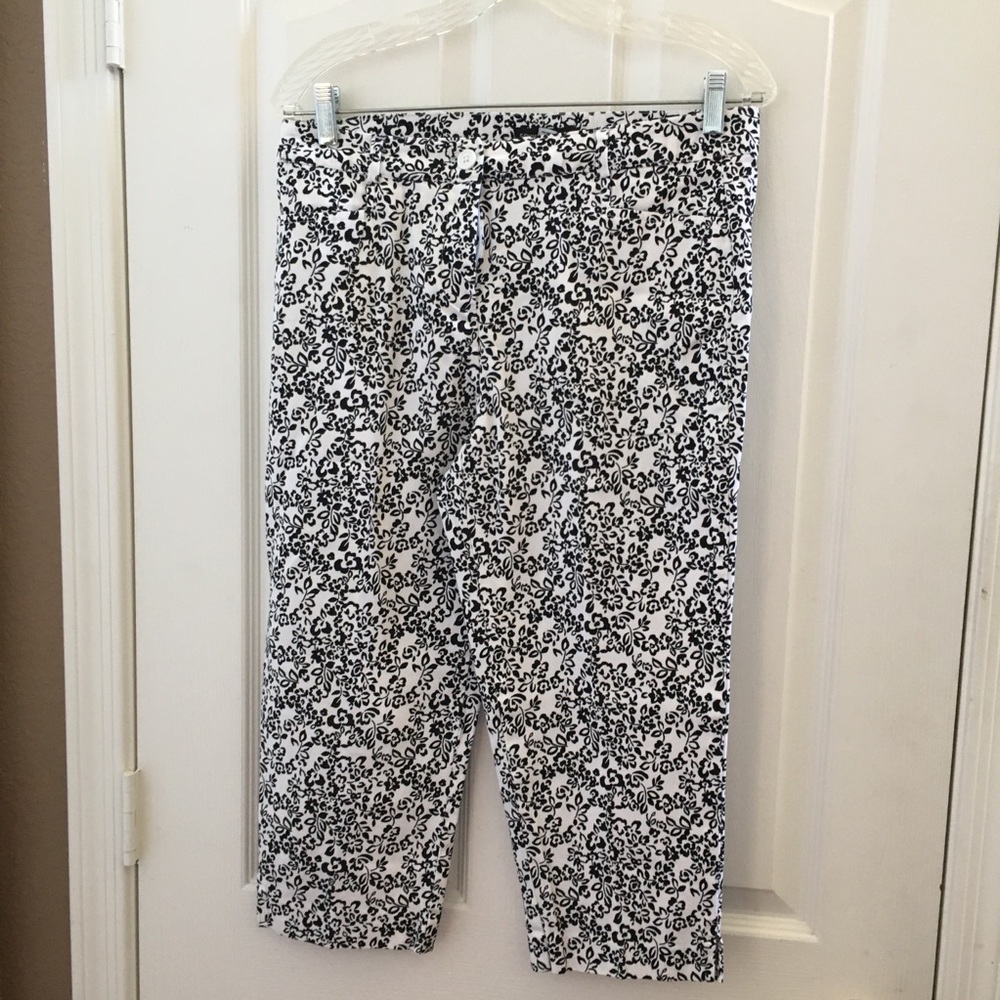 Counterparts Black and White Floral Capris
